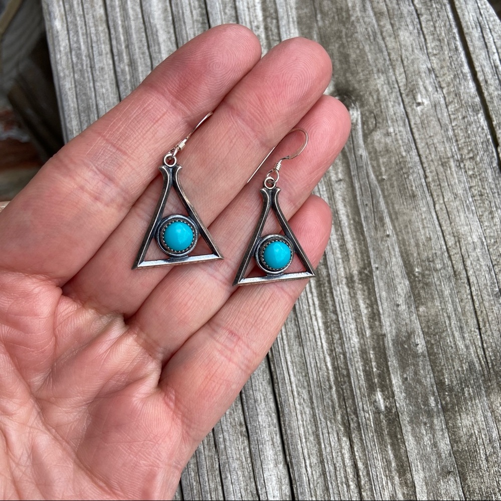 Sold 📣 Vintage Triangle Turquoise & Sterling Earrings - Picture 8 of 13